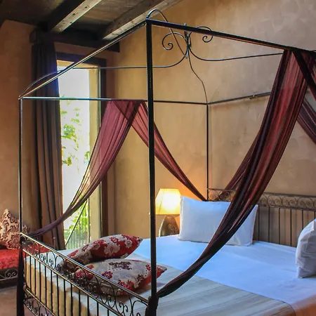 Hotel Masseria & Luciagiovanni 4*